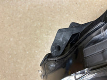 Laden Sie das Bild in den Galerie-Viewer, Frontscheinwerfer Toyota Yaris Links Scheinwerfer Headlight SCH2165661669sc