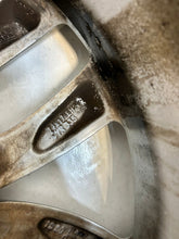 Laden Sie das Bild in den Galerie-Viewer, 1x Alufelge 17 Zoll 7.0&quot; 5x120 50ET Glanz Silber 9804371 Mini Countryman