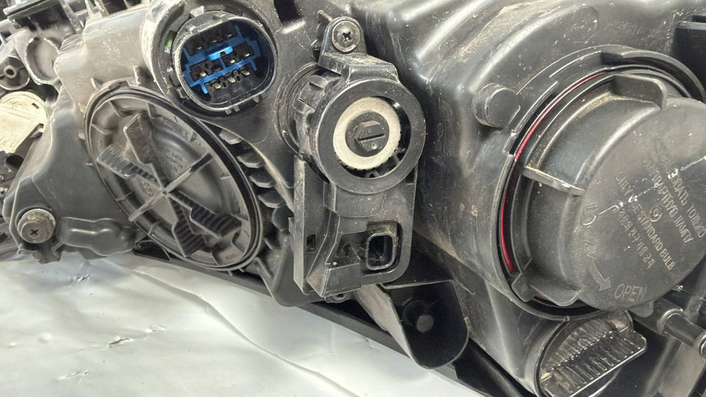 Frontscheinwerfer Hyundai Tucson 92101-D7100 Links Scheinwerfer Headlight SCH6313804563wx