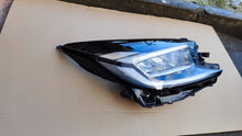 Laden Sie das Bild in den Galerie-Viewer, Frontscheinwerfer Toyota Aygo X 81110-0H260 LED Rechts Scheinwerfer Headlight SCH4552976544xr