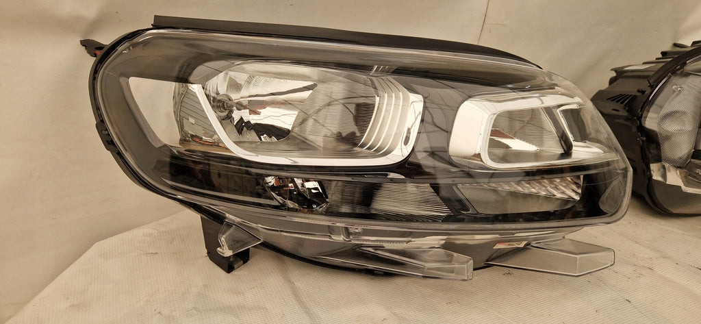 Frontscheinwerfer Opel Zafira C Vivaro 9808567680 9808567780 Rechts oder Links