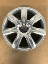 Load image into Gallery viewer, 1x Alufelge 19 Zoll 8.5&quot; 5x130 62ET Glanz Silber 4L0601025C Audi Q7 Rim Wheel