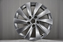 Load image into Gallery viewer, 1x Alufelge 17 Zoll 7.0" 5x112 46ET Glanz Silber 5E3601025 Skoda Octavia Iv FEL5263282530eu
