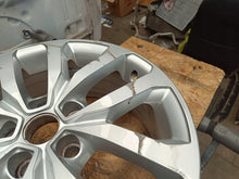 Load image into Gallery viewer, 1x Alufelge 17 Zoll 7.0" 5x114.3 40ET Glanz Silber 403008177DC Renault Kadjar FEL5879948500td