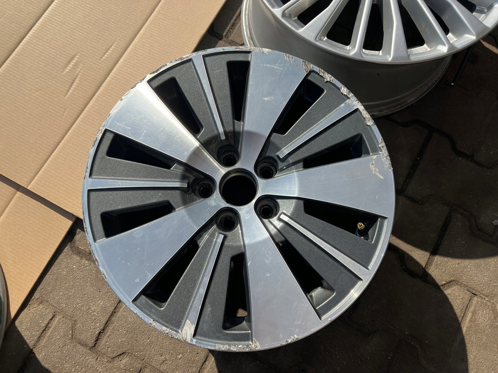 1x Alufelge 17 Zoll 7.5" 5x112 43ET 8V0601025DN Audi Rim Wheel