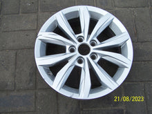 Laden Sie das Bild in den Galerie-Viewer, 1x Alufelge 15 Zoll 5.5&quot; 5x112 40ET Silber 2GO601025 Vw Rim Wheel