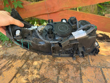 Laden Sie das Bild in den Galerie-Viewer, Frontscheinwerfer Volvo S60 V70 89900331 Links Scheinwerfer Headlight SCH9103647772cz