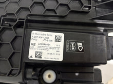 Laden Sie das Bild in den Galerie-Viewer, Frontscheinwerfer Mercedes-Benz Eqs A2979061202 LED Rechts Headlight SCH5256105229fd