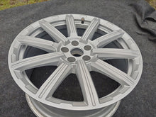 Load image into Gallery viewer, 1x Alufelge 20 Zoll 9.0" 5x112 33ET Glanz Silber 4M0601025AE Audi Q7 Rim Wheel FEL8668800537re