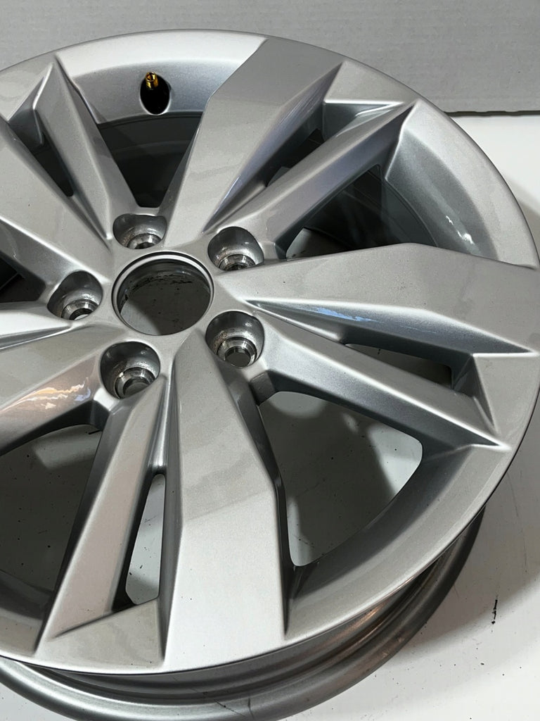 1x Alufelge 15 Zoll 5.5" 5x100 40ET Glanz Silber 2G0601025N VW Rim Wheel FEL8513738801jg