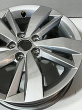 Load image into Gallery viewer, 1x Alufelge 15 Zoll 5.5" 5x100 40ET Glanz Silber 2G0601025N VW Rim Wheel FEL8513738801jg
