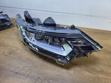 Laden Sie das Bild in den Galerie-Viewer, Frontscheinwerfer Mitsubishi Outlander III ECM921-22A20 Rechts Headlight