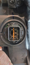 Load image into Gallery viewer, Frontscheinwerfer Hyundai Bayon 92208Q0600 Rechts Scheinwerfer Headlight