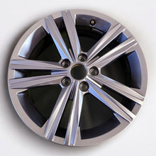 Laden Sie das Bild in den Galerie-Viewer, 1x Alufelge 16 Zoll 6.5&quot; 5x100 47ET 2G0601025AA VW Polo Rim Wheel