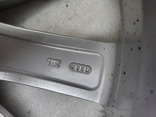 Laden Sie das Bild in den Galerie-Viewer, 1x Alufelge 20 Zoll 9.0" 5x112 38ET Glanz Silber 4KE071490A Audi E-Tron FEL3180520451sr
