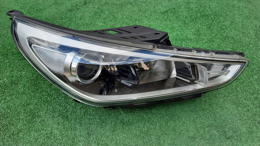 Frontscheinwerfer Hyundai I30 III 92102-G4020 Halogen Rechts Headlight