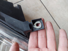 Laden Sie das Bild in den Galerie-Viewer, Frontscheinwerfer Mercedes-Benz W169 A1698200261 Rechts Scheinwerfer Headlight SCH8001508339ek