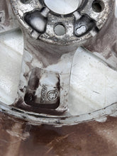 Laden Sie das Bild in den Galerie-Viewer, 1x Alufelge 16 Zoll 7.0&quot; 5x100 46ET 6V0601025B Skoda Fabia Rapid Rim Wheel