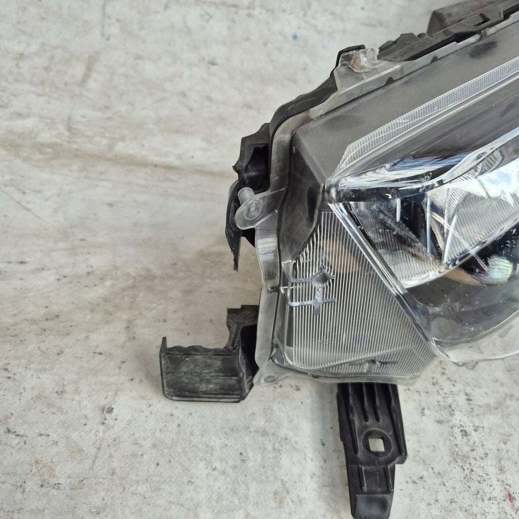 Frontscheinwerfer Toyota Hilux VIII Links Scheinwerfer Headlight SCH3669776049rp