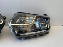 Laden Sie das Bild in den Galerie-Viewer, Frontscheinwerfer Dacia Duster 260101133R 260609367R Rechts oder Links