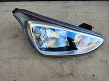 Load image into Gallery viewer, Frontscheinwerfer Hyundai I10 92102-B9000 Rechts Scheinwerfer Headlight SCH1429635710nr