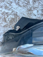 Load image into Gallery viewer, Frontscheinwerfer Toyota Yaris PA6-GF35 Links Scheinwerfer Headlight