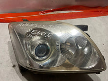 Laden Sie das Bild in den Galerie-Viewer, Frontscheinwerfer Toyota Avensis 81110-05200 Rechts Scheinwerfer Headlight SCH3317644653la