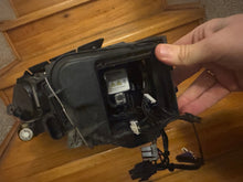 Load image into Gallery viewer, Frontscheinwerfer VW Passat 89315540 Xenon Rechts Scheinwerfer Headlight SCH4937352102em