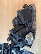 Laden Sie das Bild in den Galerie-Viewer, Frontscheinwerfer Mercedes-Benz W204 A20482043 Links Scheinwerfer Headlight SCH1490722070cx