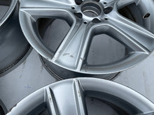 Load image into Gallery viewer, 4x Alufelge 17 Zoll 8.5" 5x112 58ET Glanz Silber A2044012802 Mercedes-Benz FEL9062841346jh