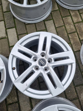 Laden Sie das Bild in den Galerie-Viewer, 4x Alufelge 17 Zoll 7.0" 5x112 42ET Glanz Silber 8W0601025P Audi Rim Wheel FEL5760313723kn