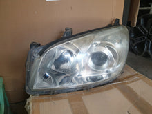Laden Sie das Bild in den Galerie-Viewer, Frontscheinwerfer Toyota III Ein Stück (Rechts oder Links) Headlight SCH3667532789gg