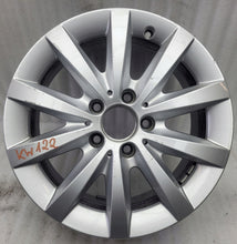 Laden Sie das Bild in den Galerie-Viewer, 1x Alufelge 16 Zoll 6.5" 5x112 49ET A2464010500 Mercedes-Benz W176 Rim Wheel FEL2576175241sm
