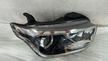 Load image into Gallery viewer, Frontscheinwerfer Hyundai H1 92102-4H610 Rechts Scheinwerfer Headlight