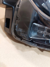 Laden Sie das Bild in den Galerie-Viewer, Frontscheinwerfer Mazda II DB5J-51040 Links Scheinwerfer Headlight