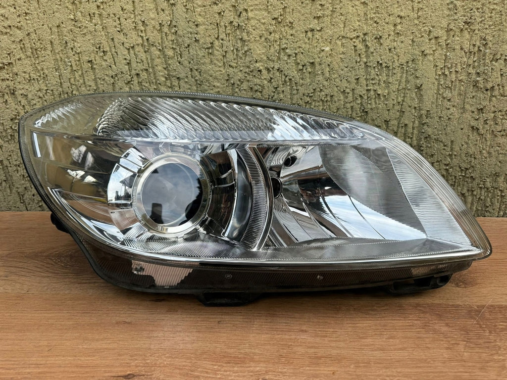 Frontscheinwerfer Skoda Fabia II Roomster Rechts Scheinwerfer Headlight
