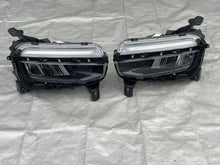 Laden Sie das Bild in den Galerie-Viewer, Frontscheinwerfer Jeep 522187190 Ein Satz Scheinwerfer Headlight SCH1989490404ta