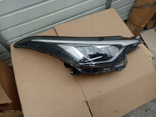 Laden Sie das Bild in den Galerie-Viewer, Frontscheinwerfer Toyota C-Hr 81130-F4280 Rechts Scheinwerfer Headlight