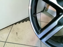 Laden Sie das Bild in den Galerie-Viewer, 1x Alufelge 18 Zoll 7.5" 5x112 49ET Glanz Schwarz A1774013200 Mercedes-Benz FEL9155804221yr