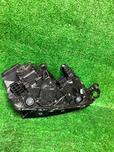 Laden Sie das Bild in den Galerie-Viewer, Frontscheinwerfer Skoda Scala 657941015 LED Links Scheinwerfer Headlight SCH6435315724yb
