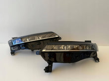 Laden Sie das Bild in den Galerie-Viewer, Frontscheinwerfer Renault Megane E-Tech 260605490R 260103279R Vorderseite SCH2039778056og
