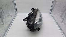 Laden Sie das Bild in den Galerie-Viewer, Frontscheinwerfer Mercedes-Benz W246 W242 A2468207261MERC Rechts Headlight SCH8303202470rh