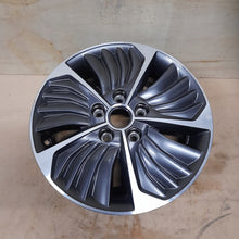 Load image into Gallery viewer, 1x Alufelge 16 Zoll 6.5&quot; 5x114.3 50ET Glanz Silber 52910-G2700 Hyundai Ioniq Mg