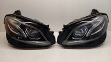 Laden Sie das Bild in den Galerie-Viewer, Frontscheinwerfer Mercedes-Benz A2139067606 A2139067506 LED Rechts oder Links