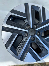 Load image into Gallery viewer, 1x Alufelge 17 Zoll 7.0" 5x114.3 50ET Glanz 52910-DD000 Hyundai Kona Rim Wheel FEL7767213272mc