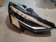 Laden Sie das Bild in den Galerie-Viewer, Frontscheinwerfer Audi A3 8Y0941036 LED Rechts Scheinwerfer Headlight