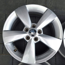 Load image into Gallery viewer, 4x Alufelge 15 Zoll 6.0" 5x100 37ET Glanz Silber 5JA601025 Skoda Fabia Iii FEL6067175356cj