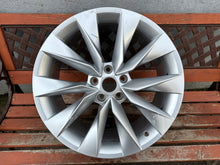 Laden Sie das Bild in den Galerie-Viewer, 1x Alufelge 19 Zoll 8.0" 5x112 45ET 5LA601025 Skoda Enyaq Iv Rim Wheel FEL9746014173zf