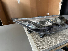 Laden Sie das Bild in den Galerie-Viewer, Frontscheinwerfer Mitsubishi Eclipse Cross W3153R LED Rechts Headlight