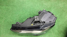 Laden Sie das Bild in den Galerie-Viewer, Frontscheinwerfer Audi A3 8V0941005C Xenon Links Scheinwerfer Headlight